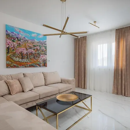 Maracella Apartment *
