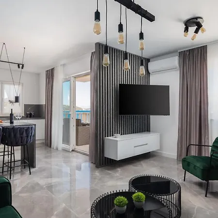 Maracella Apartment *