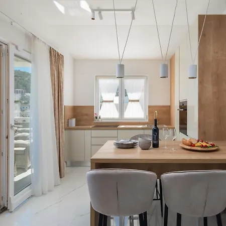 Maracella Apartment *